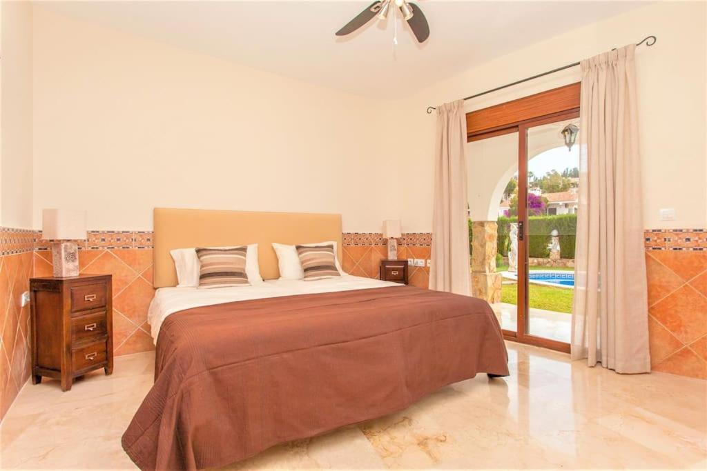 Summer Offers! Fabulous Luxury Villa Near The Beach Sleeps 8 Benalmádena Eksteriør bilde
